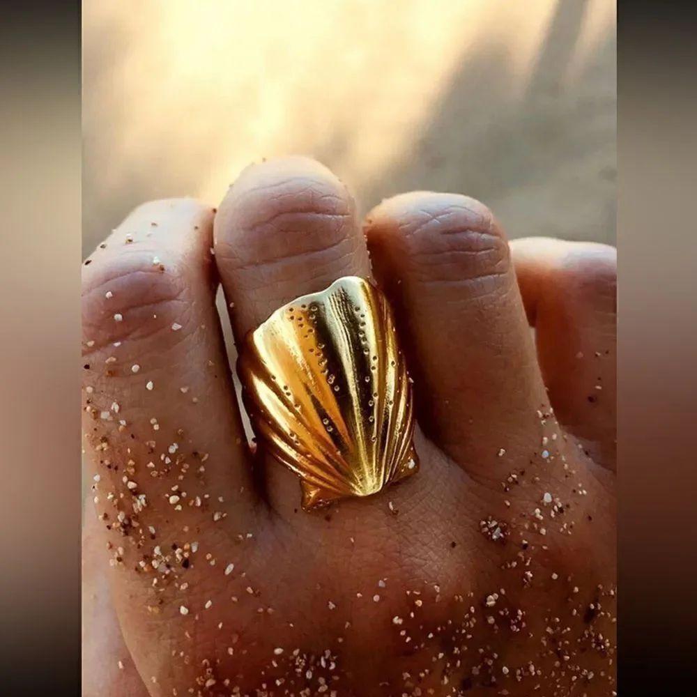 Gold seashell ring #1133